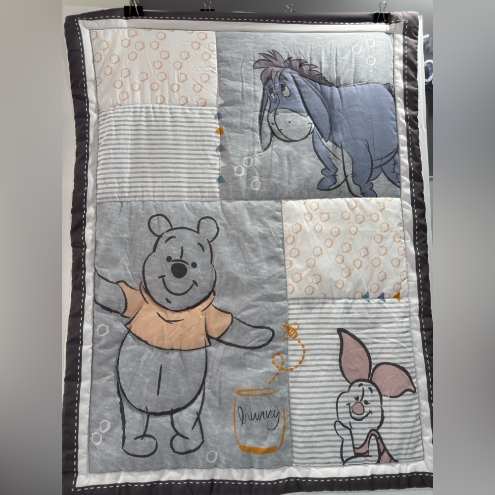 Winnie Pooh baby crib Comforter or blanket